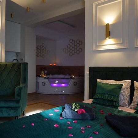 Jacuzzi Spa Apartment คราคูฟ ภายนอก รูปภาพ