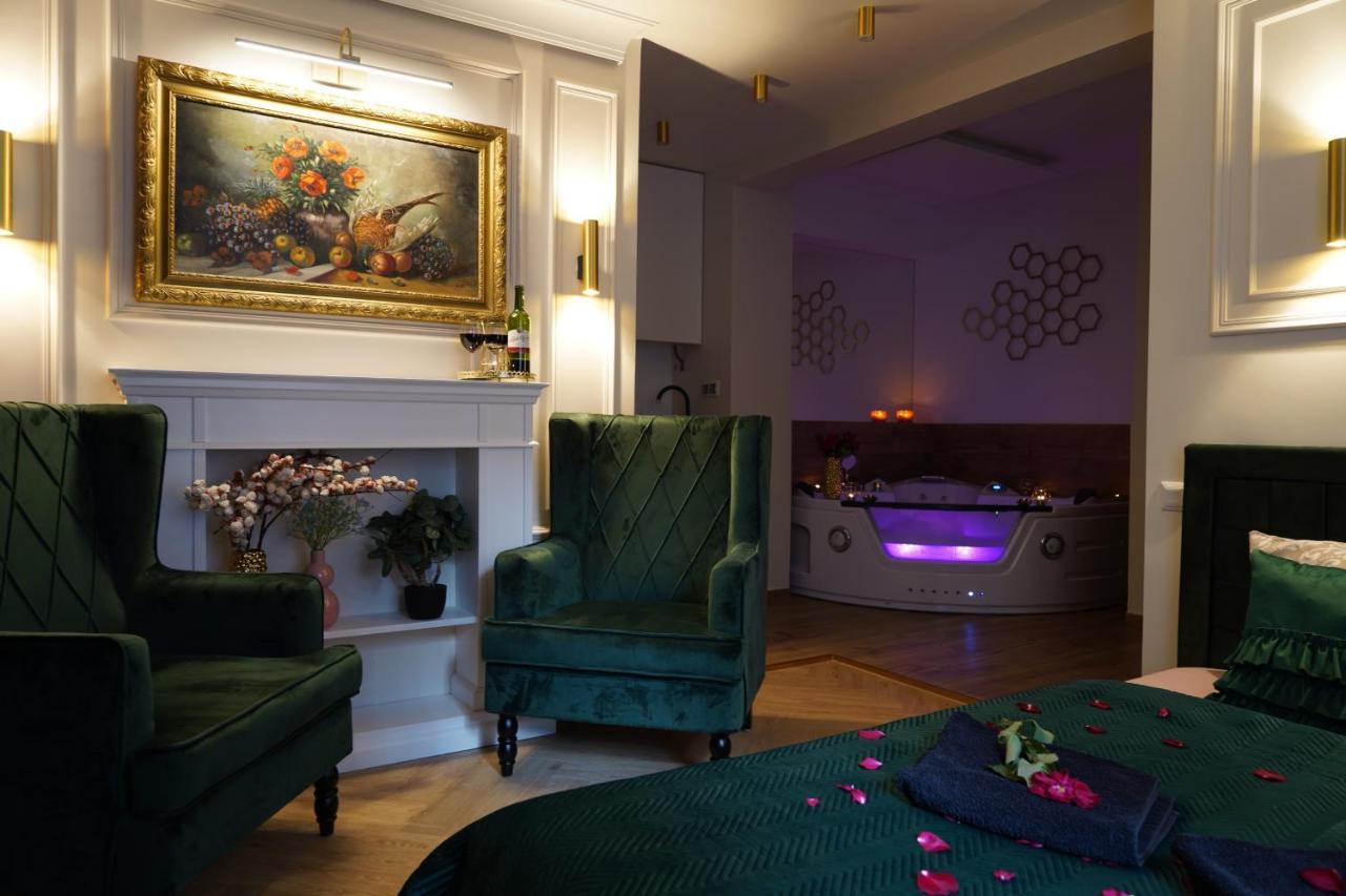 Jacuzzi Spa Apartment คราคูฟ ภายนอก รูปภาพ