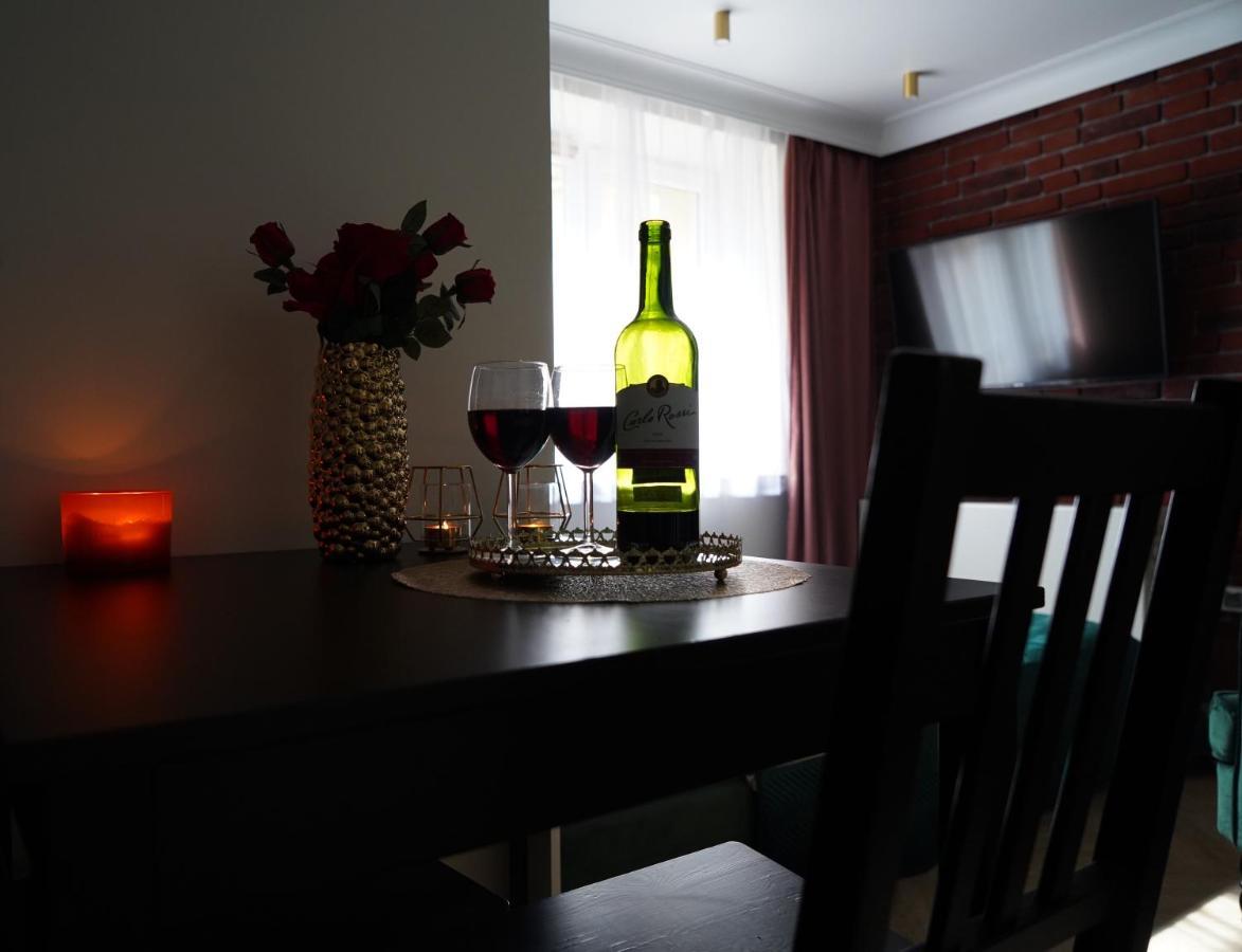 Jacuzzi Spa Apartment คราคูฟ ภายนอก รูปภาพ