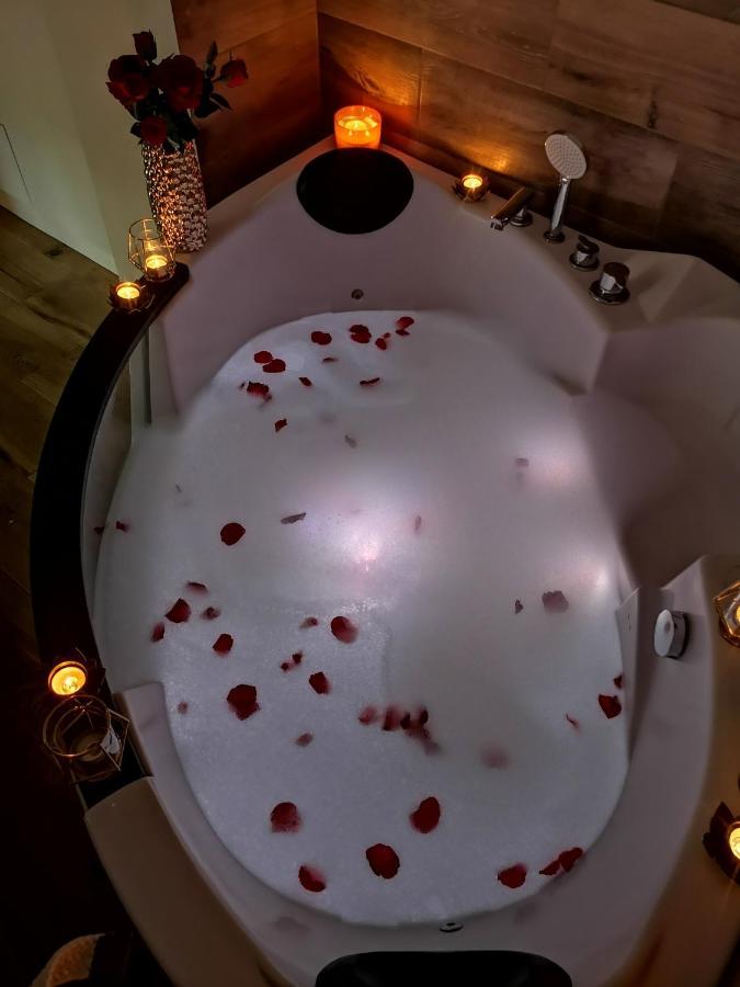 Jacuzzi Spa Apartment คราคูฟ ภายนอก รูปภาพ
