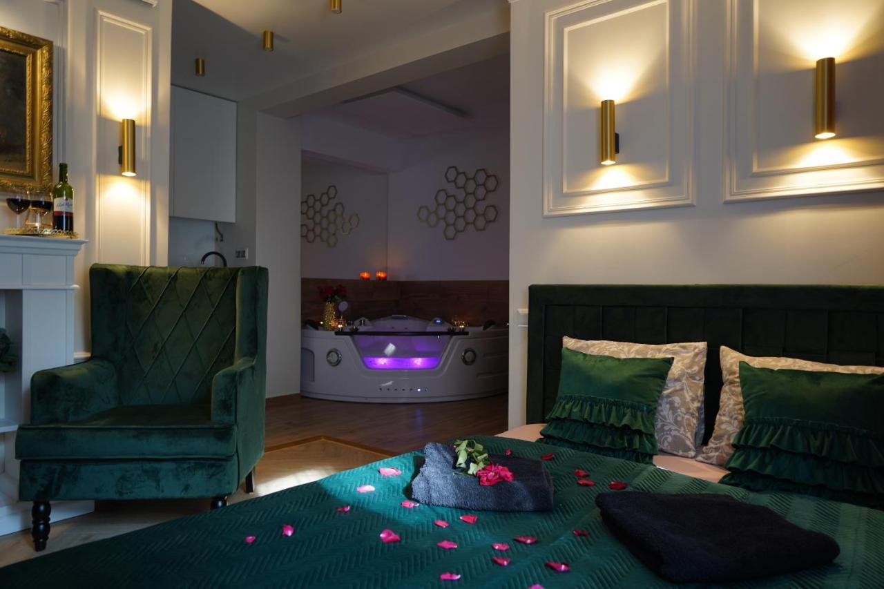 Jacuzzi Spa Apartment คราคูฟ ภายนอก รูปภาพ